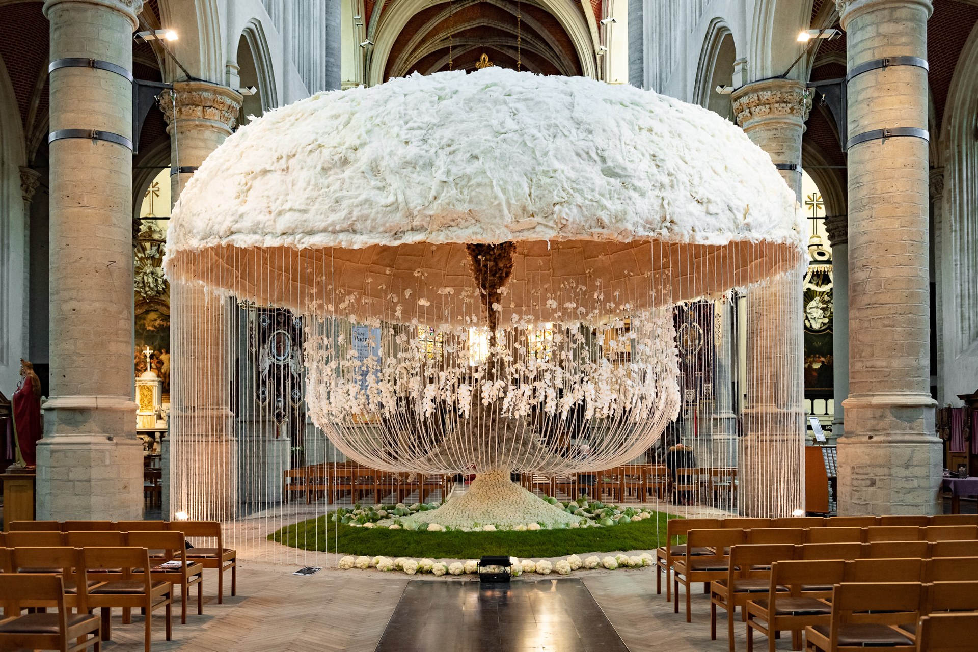 An intricate large-scale floral installation by Tom De Houwer